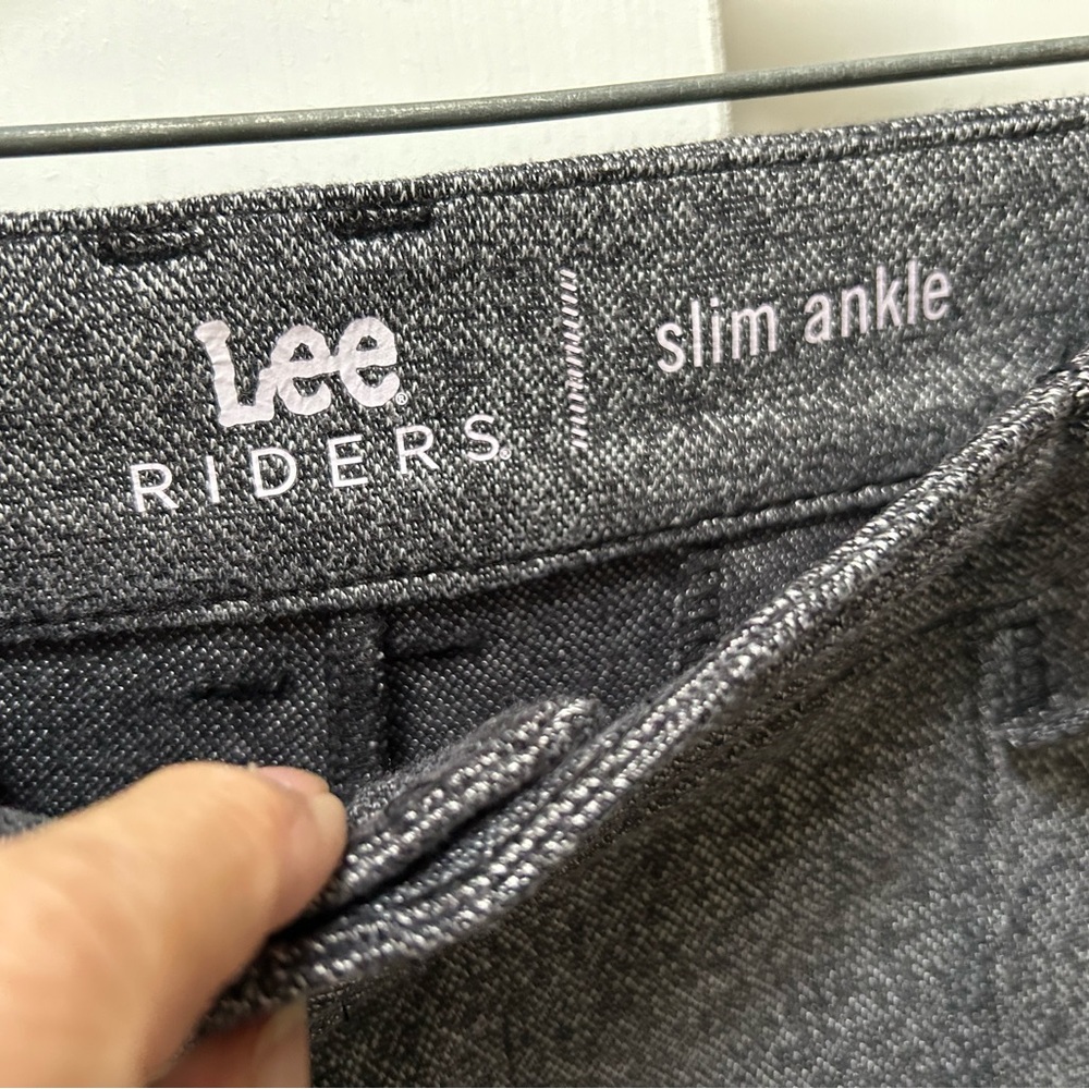 Lee Riders HeatherGray Soft Knit Slim Ankle Pants, 16M. See measurements.